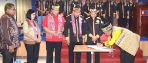 Di Aula CU Keling Kumang, Wabup dan Sekda Sintang Kompak Hadiri Pelantikan Pemuda Dayak Sintang