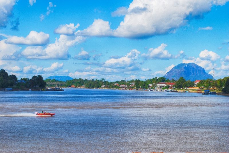 Suka dengan Wisata Air? Sungai Hang Moy di Singkawang Ini Bisa Jadi Pilihan Terbaik!