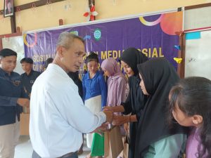 Kominfo Sintang Kunjungi SMAN 1 Kelam Permai, Gelar Sosialisasi Literasi Media Sosial