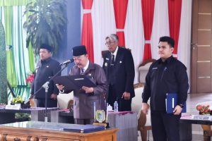 Ini Pesan Bupati Sintang Saat Lantik 8 Orang Pejabat Administrator