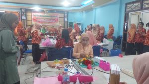 Sebanyak 29 DWP OPD Ikuti Lomba Merangkai Buket Bunga Yang Diselenggarakan Oleh DWP Sintang