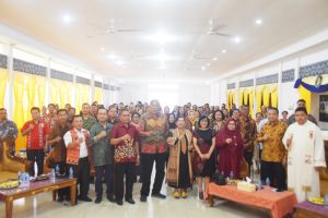 Bupati dan Wabup Sintang Hadiri Perayaan Natal Dan Tahun Baru Keluarga Besar Dayak Linoh