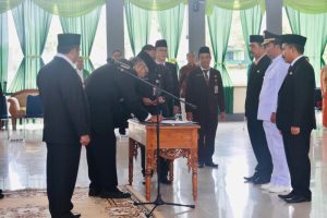 Bupati Sintang Lantik 7 Pejabat Tinggi Pratama dan 1 Pejabat Administrator