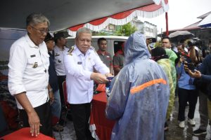 Bupati Sintang Dampingi Pj Gubernur Kalbar Tinjau Pelaksanaan GPM di Pasar Raya Sintang
