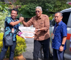 Terima CSR BNI Sintang Berupa Ambulance, Ini Kata Bupati Sintang