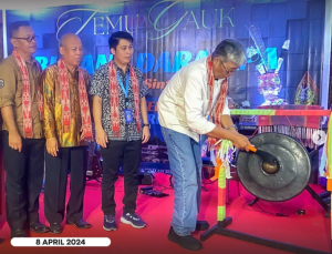 Bupati Sintang Buka Temu Gaok Bujang Dara di Temenggung Tukong