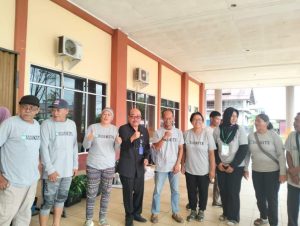 Sekda Sintang Kunjungi Lokasi Pasar Tani dan Berikan Motivasi