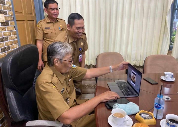 Bupati Sintang Aktifkan Sertifikat Tanda Tangan Elektronik