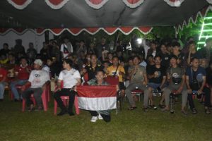 Meriah dan Ramai, Nobar Timnas Indonesia Versus Uzbekistan di Halaman Kantor Bupati Sintang