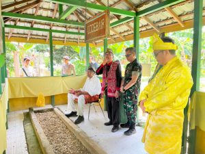 HUT Kota Sintang Tahun 2024, Bupati dan Wabup Sintang Ziarah Ke Makam Djoebair Irawan I
