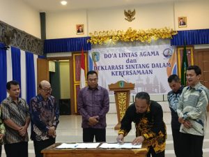 Wabup Sintang Teken NPHD Hibah Pengamanan Pilkada Kabupaten Sintang