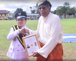 Sebanyak 19 Kades Terima Penghargaan Dari Kemendes RI, Diserahkan Bupati Sintang