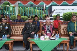 Kenakan Pakaian Adat Dayak, Wabup Sintang Melkianus Jadi Irup Harlah Pancasila Tahun 2024