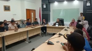 Kadis PMPD Sintang Tanggapi Aksi Demo Warga Desa Sungai Raya