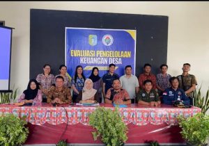 Camat Sintang Pimpin Pelaksanaan Rapat Evaluasi Pengelolaan Keuangan Desa