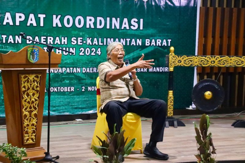Bupati Sintang Berikan Sambutan Saat Ramah Tamah Dengan Bappenda Se Kalbar