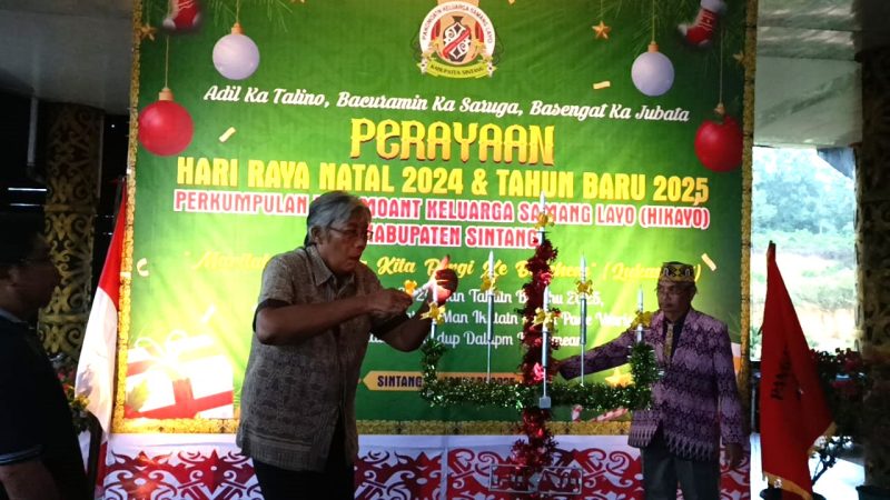 Bupati Sintang Hadiri Perayaan Natal 2024 dan Tahun Baru 2025 Warga Hikayo Sintang