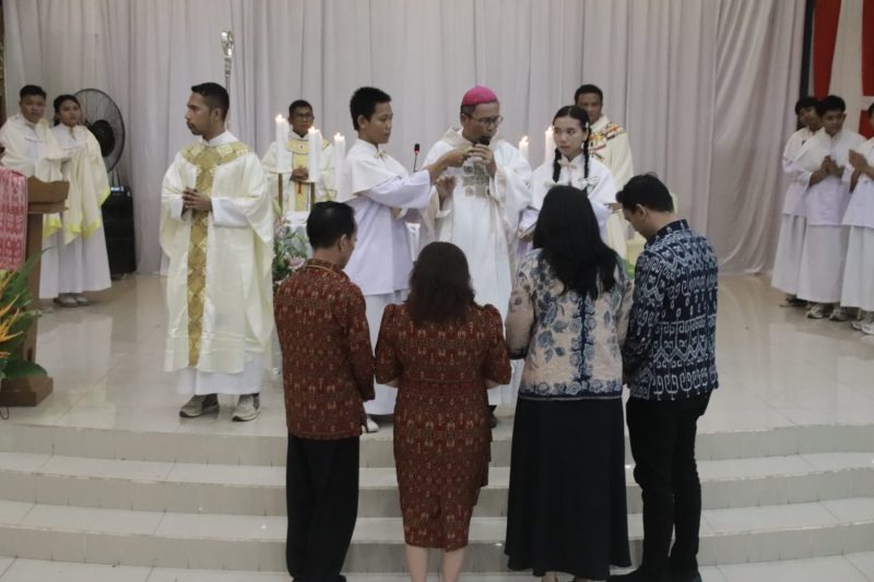 Sah Pimpin Kabupaten Sintang, Bala-Ronny Gelar Misa Syukur di Pendopo Bupati Sintang