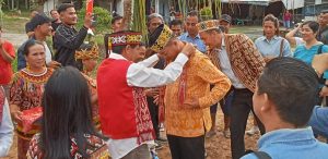 Toni Anggota DPRD Sintang Buka Gawai 2 Dusun di Desa Merpak