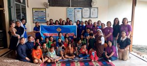 Kunjungi Panti Asuhan Bhakti Luhur Nanga Pinoh, Ibu-Ibu WKRI Ranting Santa Skolastika Sintang Berikan Tali Asih