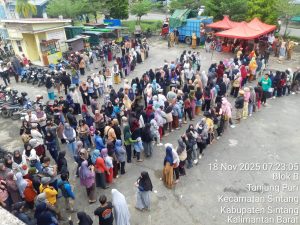 Kabid Perdagangan Disperindagkop Sintang, Dampingi Tim Disperindag ESDM Kalbar Gelar Operasi Pasar di Komplek Pasar Raya Sintang