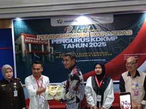 Asdep Jaringan Usaha Kemenkop RI Berikan Pengarahan Pada Pelatihan Pengurus KDKMP Kabupaten Sintang