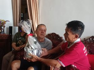 Rayakan Natal 2025, Pengurus Pangayo Sintang Berikan Bingkisan Untuk Warganya Yang Sudah Sepuh