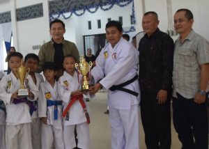 Lemkari Sintang Dipimpin Oleh Yohanes Rumpak, Targetkan Atlet Karate Semakin Baik