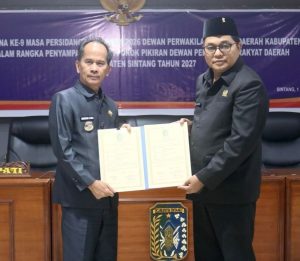 Yohanes Rumpak Pimpin Rapat Paripurna DPRD Sintang, Sampaikan Pokok-Pokok Pikiran Tahun 2027