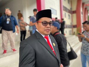 Yohanes Rumpak Sarankan Manfaatkan Pasir Batu Eks PETI untuk Penimbunan Jalan Rusak Parah di Sintang