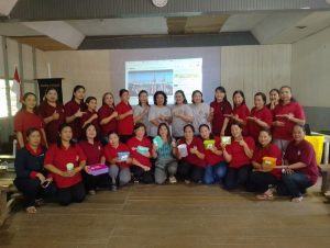 Nely Heatubun Lantik Sabina Kartinah Sebagai Ketua WKRI Ranting Santa Maria Tanpa Noda Ambalau.