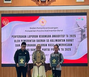 Yohanes Rumpak Hadiri Penyerahan LHP Dana Bantuan Parpol oleh BPK Kalbar di Pontianak