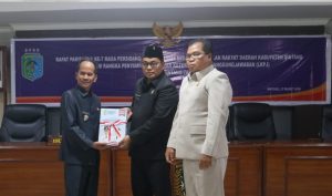 Yohanes Rumpak Pimpin Rapat Paripurna DPRD Sintang, Bupati Sampaikan LKPj Tahun 2025